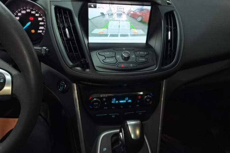 Used Ford Kuga 2015 2.0L GTDi Four-Wheel Drive Elite Model Audio And AC Panel