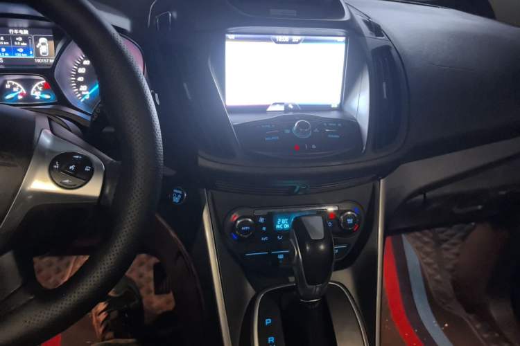 Used Ford Kuga 2015 1.5L GTDi Four-Wheel-Drive Elite Model Audio And AC Panel