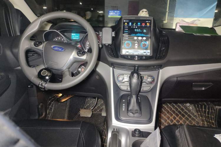 Used Ford Kuga 2015 1.5L GTDi Two-Wheel-Drive Comfort Model Audio And AC Panel