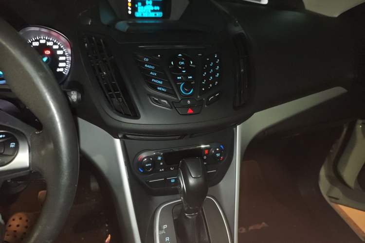 Used Ford Kuga 2015 1.5L GTDi Two-Wheel Drive Fashion Edition Audio And AC Panel