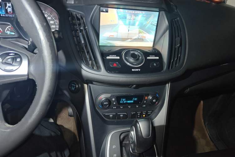 Used Ford Kuga 2015 2.0L GTDi Four-Wheel Drive Prestige Model Audio And AC Panel