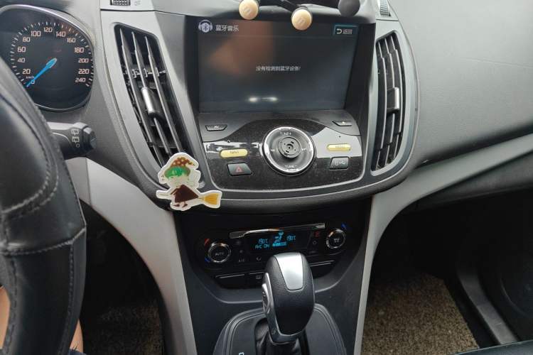 Used Ford Kuga 2015 1.5L GTDi Two-Wheel-Drive Comfort Model Audio And AC Panel