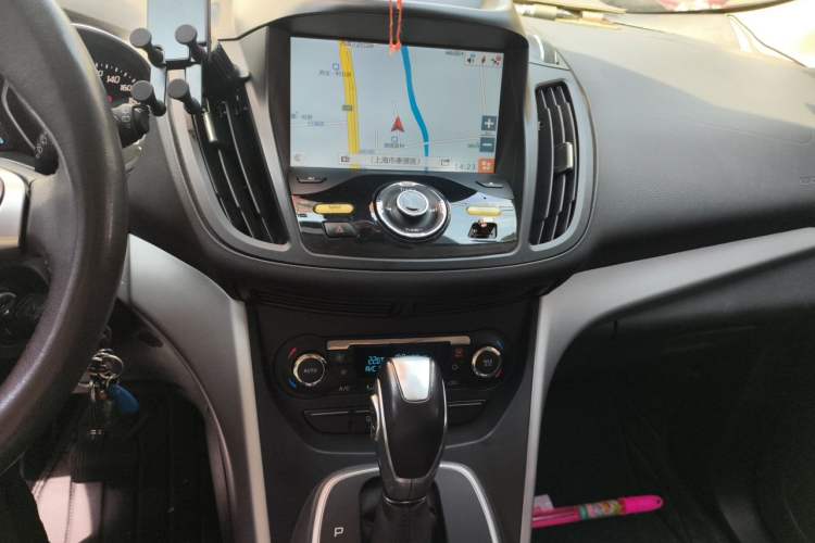 Used Ford Kuga 2015 1.5L GTDi Two-Wheel Drive Fashion Edition Audio And AC Panel