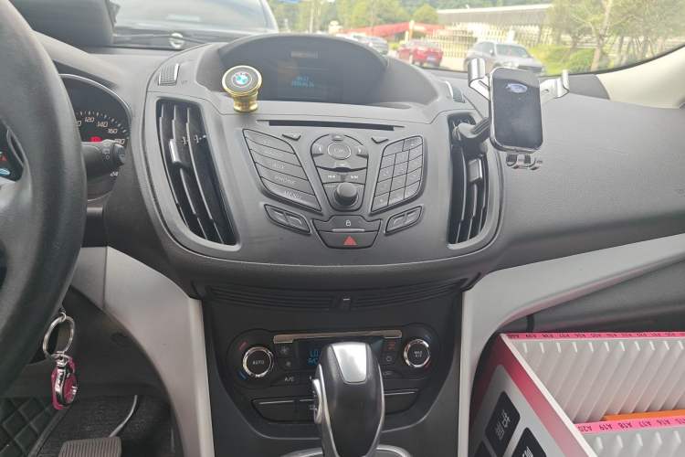 Used Ford Kuga 2015 1.5L GTDi Two-Wheel Drive Fashion Edition Audio And AC Panel