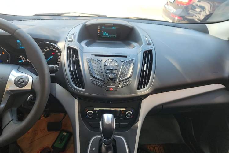 Used Ford Kuga 2015 1.5L GTDi Two-Wheel Drive Fashion Edition Audio And AC Panel