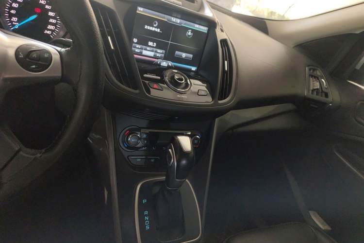 Used Ford Kuga 2015 2.0L GTDi Four-Wheel Drive Prestige Model Audio And AC Panel