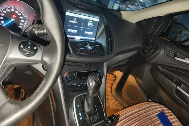 Used Ford Kuga 2015 2.0L GTDi Four-Wheel Drive Elite Model Audio And AC Panel