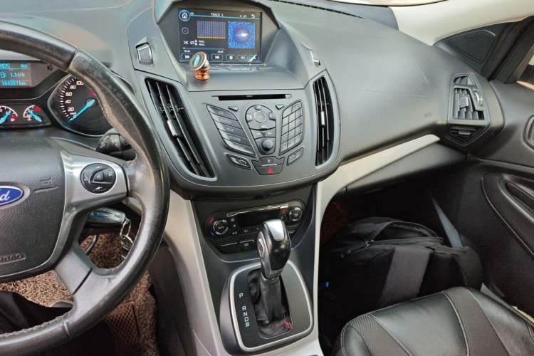 Used Ford Kuga 2015 1.5L GTDi Two-Wheel Drive Fashion Edition Audio And AC Panel