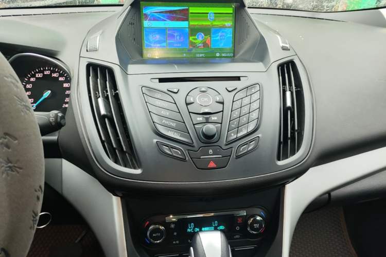 Used Ford Kuga 2015 1.5L GTDi Two-Wheel-Drive Comfort Model Audio And AC Panel
