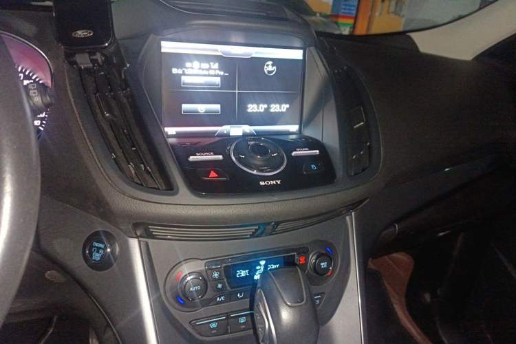 Used Ford Kuga 2015 2.0L GTDi Four-Wheel Drive Prestige Model Audio And AC Panel