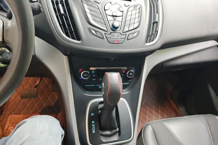 Used Ford Kuga 2015 1.5L GTDi Two-Wheel Drive Fashion Edition Audio And AC Panel