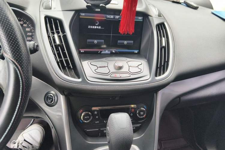 Used Ford Kuga 2015 2.0L GTDi Four-Wheel Drive Elite Model Audio And AC Panel