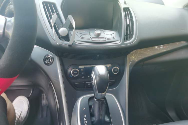 Used Ford Kuga 2015 2.0L GTDi Four-Wheel Drive Elite Model Audio And AC Panel
