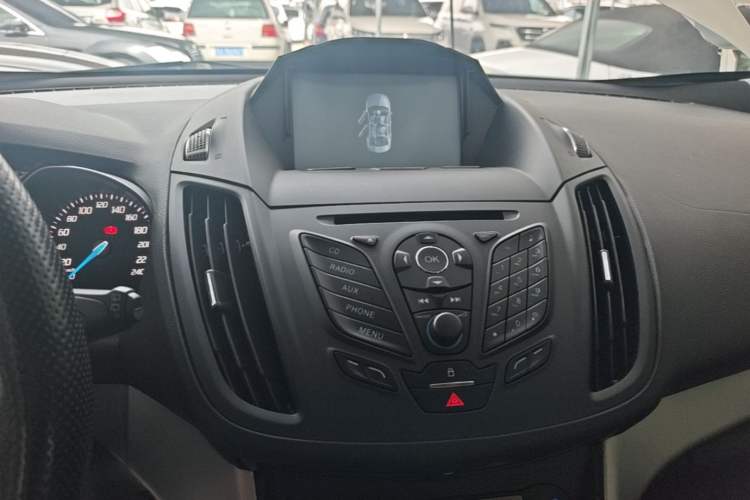 Used Ford Kuga 2015 1.5L GTDi Two-Wheel-Drive Comfort Model Audio And AC Panel