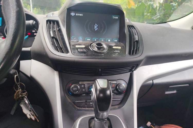 Used Ford Kuga 2015 1.5L GTDi Two-Wheel Drive Fashion Edition Audio And AC Panel