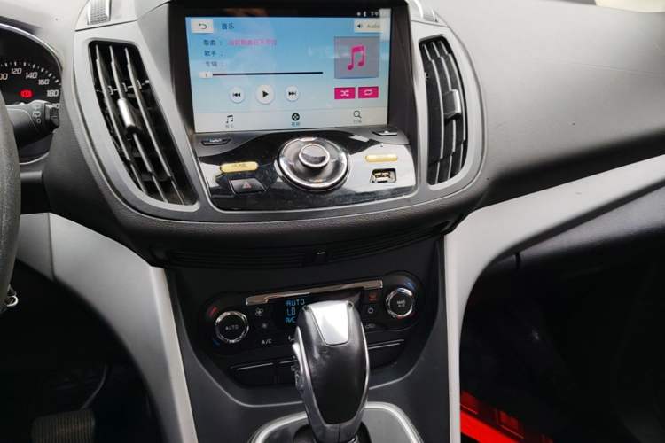 Used Ford Kuga 2015 1.5L GTDi Two-Wheel Drive Fashion Edition Audio And AC Panel
