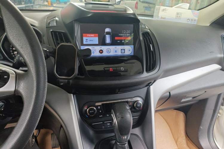 Used Ford Kuga 2015 1.5L GTDi Two-Wheel-Drive Comfort Model Audio And AC Panel
