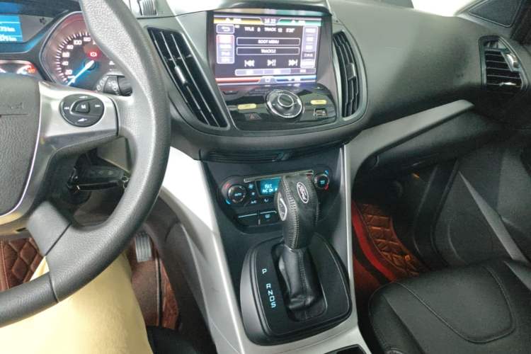 Used Ford Kuga 2015 1.5L GTDi Two-Wheel-Drive Comfort Model Audio And AC Panel
