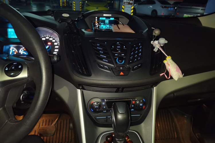 Used Ford Kuga 2015 1.5L GTDi Two-Wheel Drive Fashion Edition Audio And AC Panel