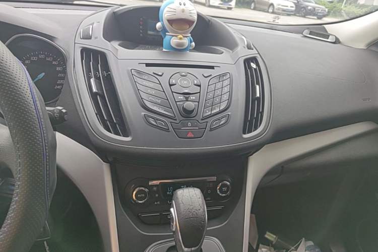Used Ford Kuga 2015 1.5L GTDi Two-Wheel-Drive Comfort Model Audio And AC Panel