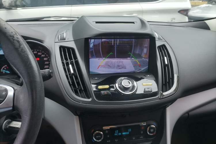 Used Ford Kuga 2015 1.5L GTDi Two-Wheel Drive Fashion Edition Audio And AC Panel