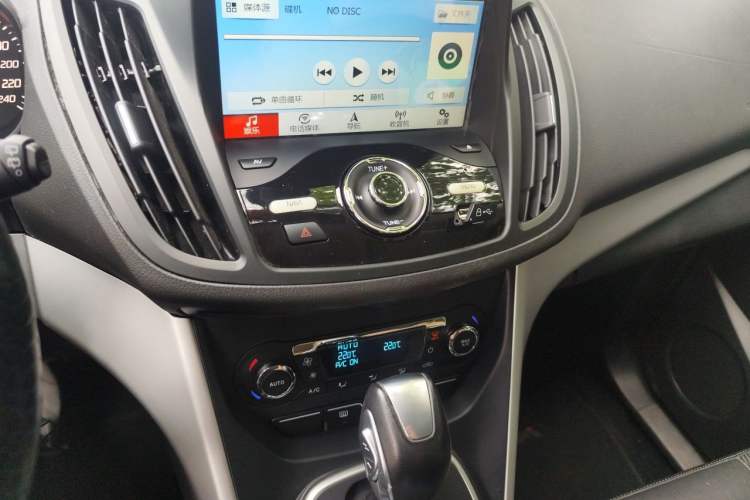 Used Ford Kuga 2015 1.5L GTDi Two-Wheel Drive Fashion Edition Audio And AC Panel