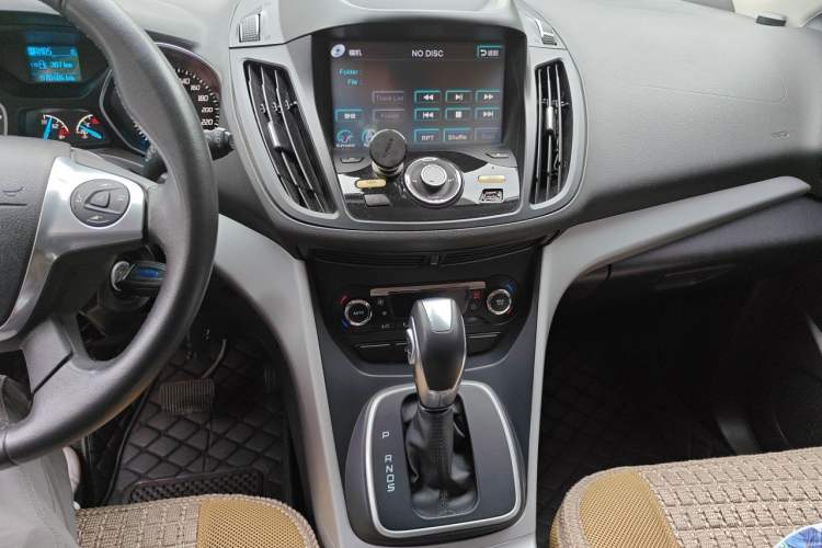 Used Ford Kuga 2015 1.5L GTDi Two-Wheel Drive Fashion Edition Audio And AC Panel