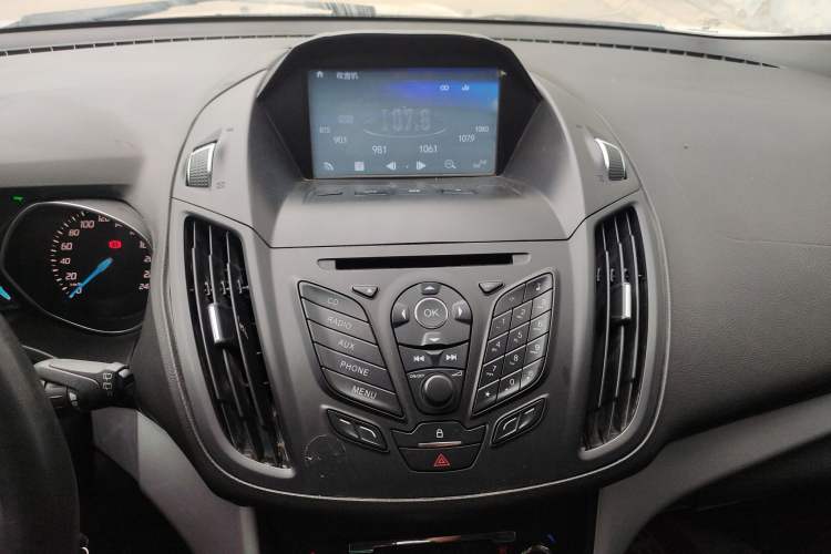 Used Ford Kuga 2015 1.5L GTDi Two-Wheel Drive Fashion Edition Audio And AC Panel