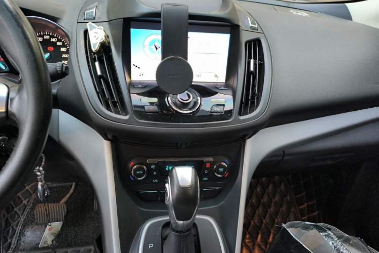Used Ford Kuga 2015 1.5L GTDi Two-Wheel Drive Fashion Edition Audio And AC Panel