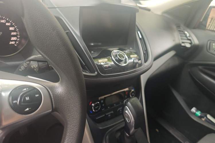 Used Ford Kuga 2015 1.5L GTDi Two-Wheel-Drive Comfort Model Audio And AC Panel
