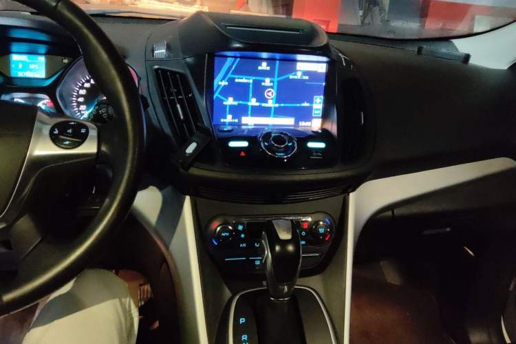 Used Ford Kuga 2015 1.5L GTDi Two-Wheel Drive Fashion Edition Audio And AC Panel