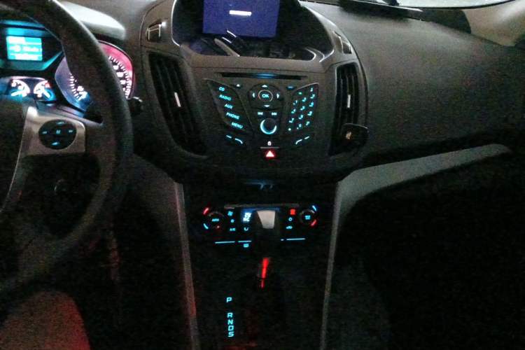 Used Ford Kuga 2015 1.5L GTDi Two-Wheel-Drive Comfort Model Audio And AC Panel