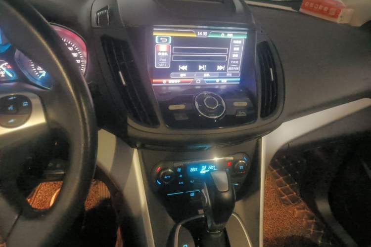Used Ford Kuga 2015 1.5L GTDi Two-Wheel Drive Fashion Edition Audio And AC Panel