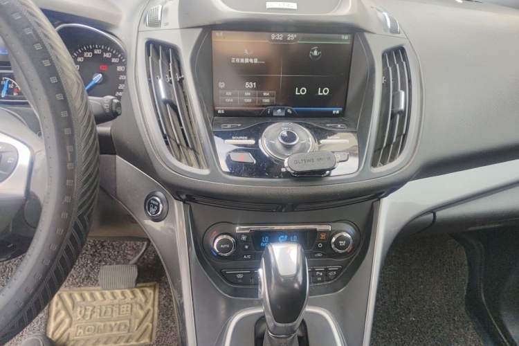 Used Ford Kuga 2015 2.0L GTDi Four-Wheel-Drive Sport Model Audio And AC Panel