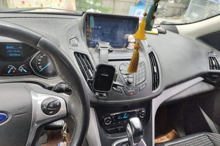 Used Ford Kuga 2015 1.5L GTDi Two-Wheel Drive Fashion Edition Audio And AC Panel