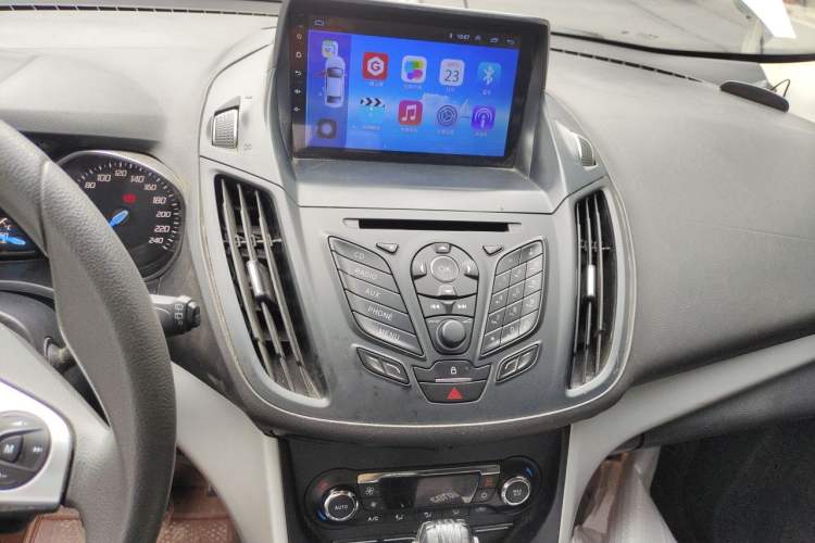 Used Ford Kuga 2015 1.5L GTDi Two-Wheel-Drive Comfort Model Audio And AC Panel