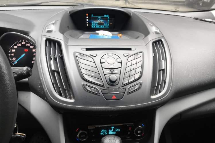 Used Ford Kuga 2015 1.5L GTDi Two-Wheel-Drive Comfort Model Audio And AC Panel
