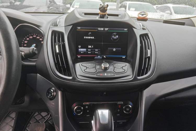Used Ford Kuga 2015 2.0L GTDi Four-Wheel Drive Elite Model Audio And AC Panel