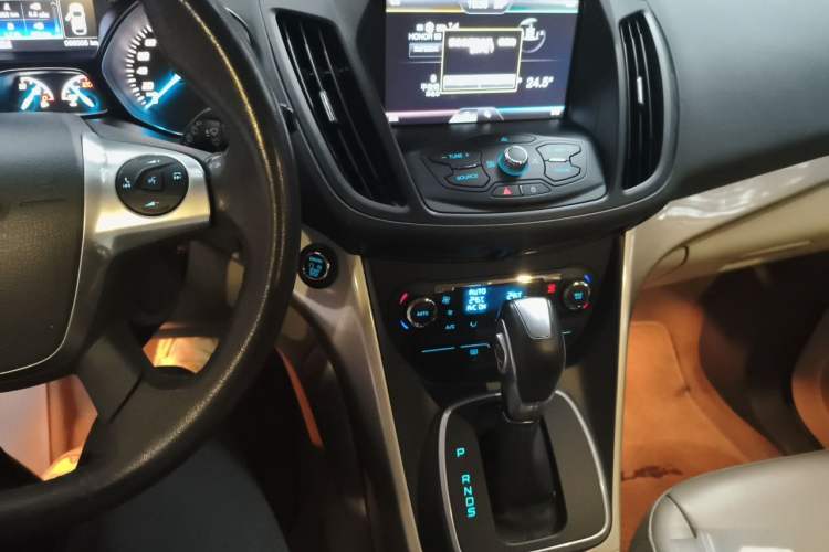Used Ford Kuga 2015 2.0L GTDi Four-Wheel Drive Elite Model Audio And AC Panel