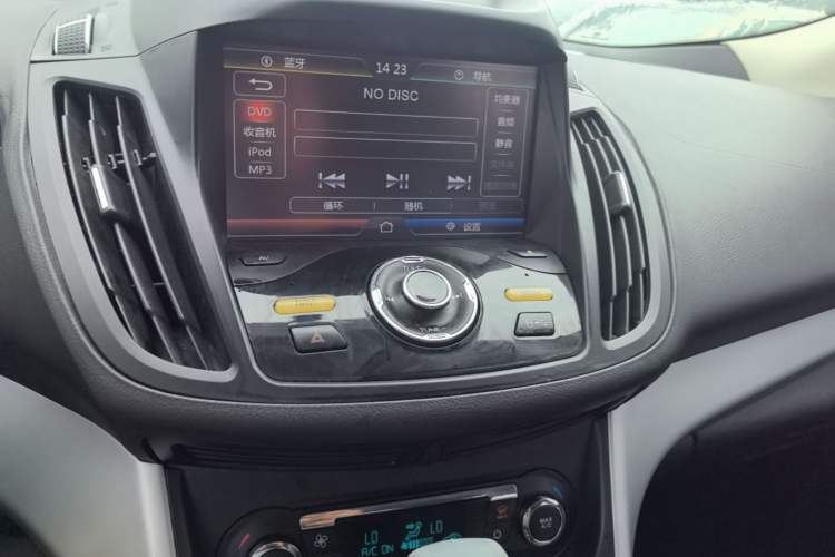 Used Ford Kuga 2015 1.5L GTDi Two-Wheel-Drive Comfort Model Audio And AC Panel