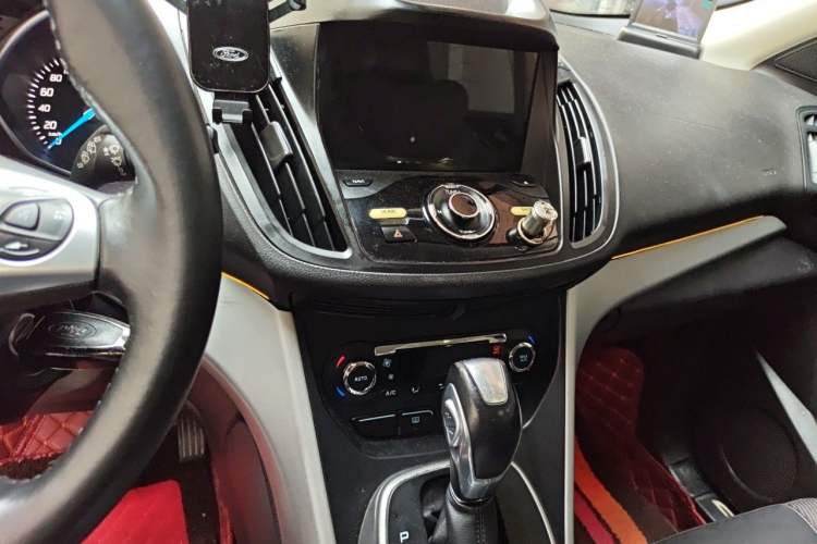 Used Ford Kuga 2015 1.5L GTDi Two-Wheel Drive Fashion Edition Audio And AC Panel