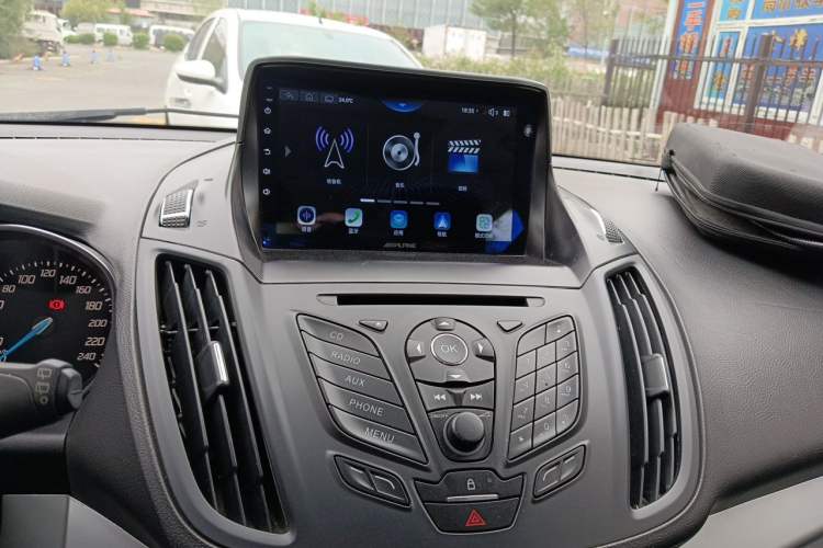 Used Ford Kuga 2015 1.5L GTDi Two-Wheel Drive Fashion Edition Audio And AC Panel