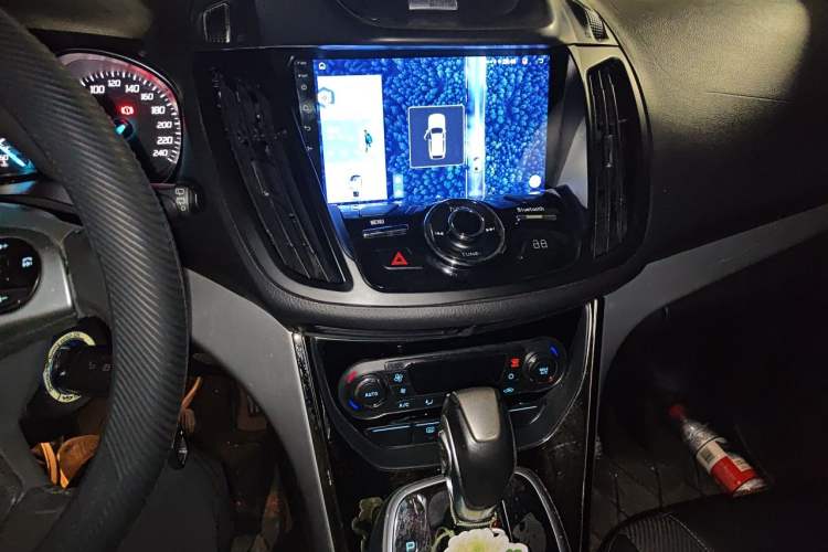 Used Ford Kuga 2015 1.5L GTDi Two-Wheel Drive Fashion Edition Audio And AC Panel