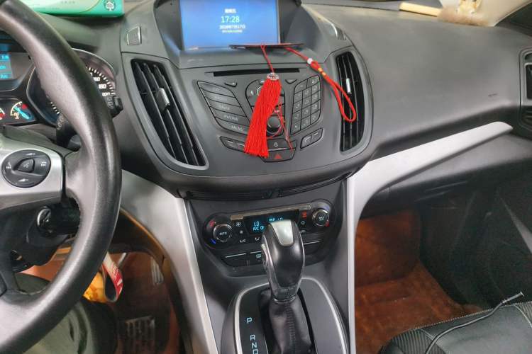 Used Ford Kuga 2015 1.5L GTDi Two-Wheel Drive Fashion Edition Audio And AC Panel