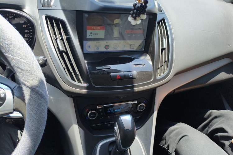 Used Ford Kuga 2015 1.5L GTDi Two-Wheel Drive Fashion Edition Audio And AC Panel