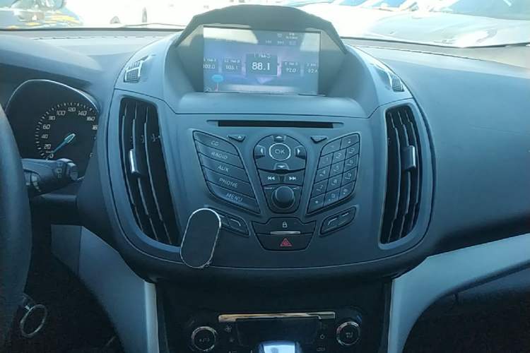 Used Ford Kuga 2015 1.5L GTDi Two-Wheel Drive Fashion Edition Audio And AC Panel