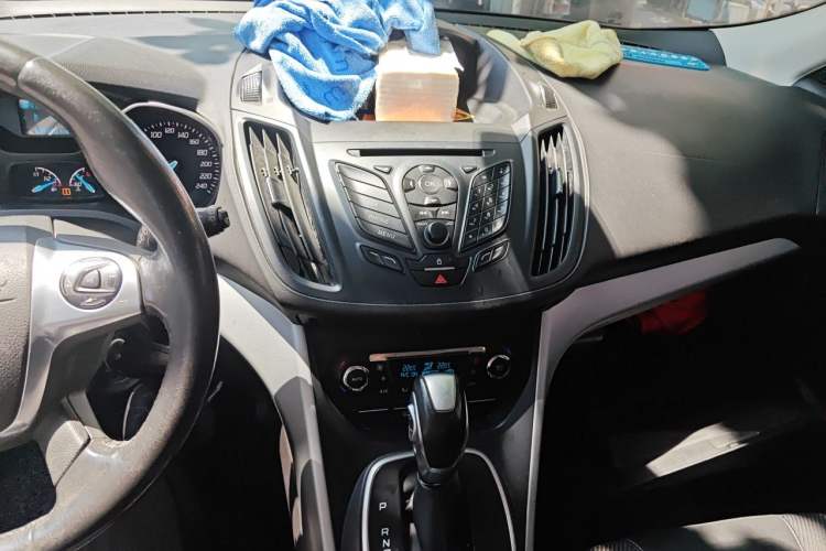 Used Ford Kuga 2015 1.5L GTDi Two-Wheel Drive Fashion Edition Audio And AC Panel