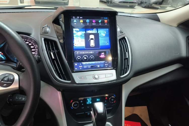 Used Ford Kuga 2015 1.5L GTDi Two-Wheel Drive Fashion Edition Audio And AC Panel