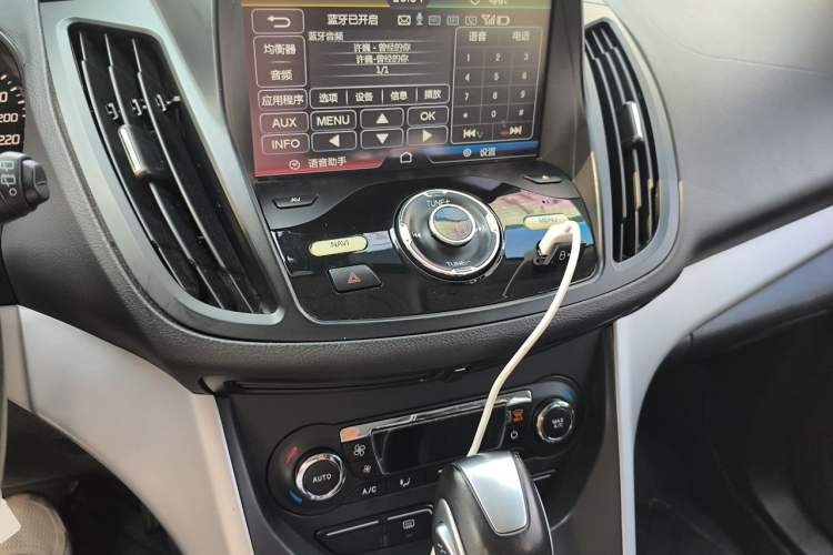 Used Ford Kuga 2015 1.5L GTDi Two-Wheel Drive Fashion Edition Audio And AC Panel