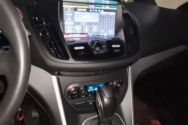Used Ford Kuga 2015 1.5L GTDi Two-Wheel Drive Fashion Edition Audio And AC Panel